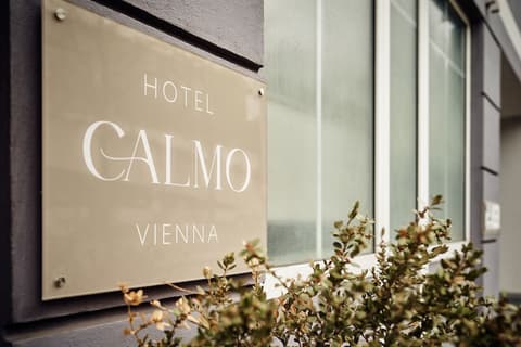 Hotel Calmo, Property entrance