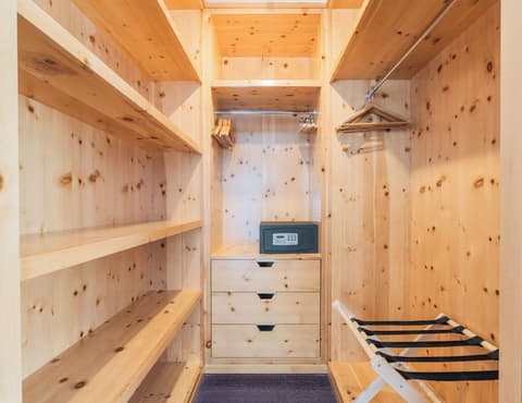 Hotel Laudinella, Wardrobe