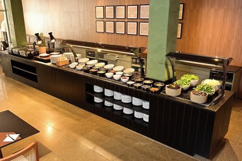 Transamerica Prime International Plaza, Restaurant