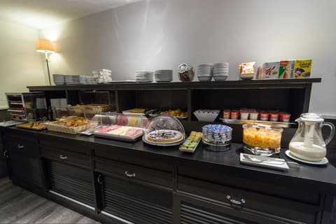 Parallel, Food court