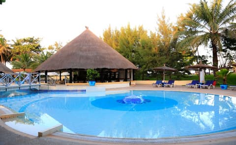 The Kairaba Beach Hotel, Pool