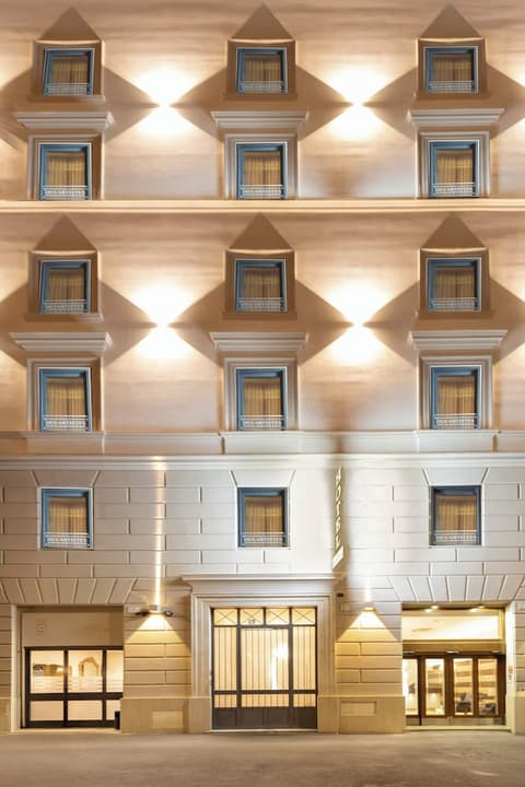 Hotel des Artistes, Exterior