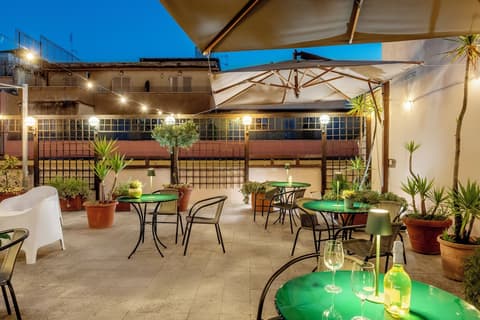 Hotel des Artistes, Terrace/patio