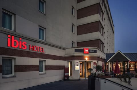 ibis Paris Défense Courbevoie, Front of property - evening/night