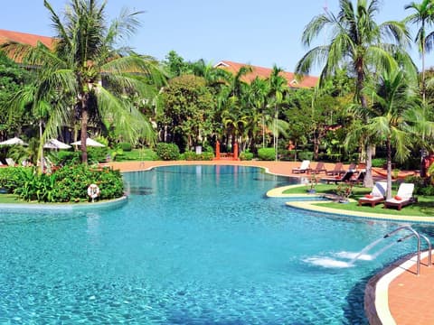 Sofitel Angkor Phokeethra Golf & Spa Resort, Pool
