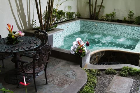 Rincón del Valle Hotel & Suites, Outdoor spa tub