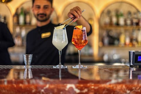 9Hotel Cesari, Food and drink