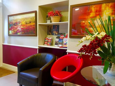 Royal Cambridge Hotel, Interior entrance