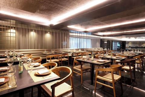 Hilton Mexico City Airport, Restaurant