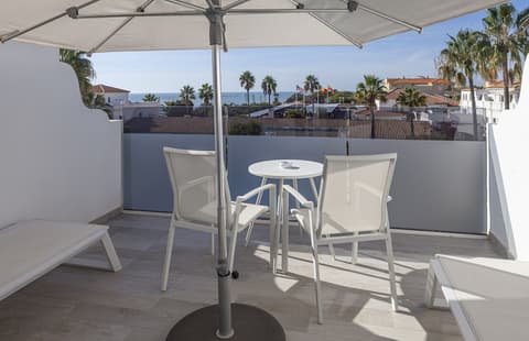 Playa De La Luz Hotel, Terrace/patio