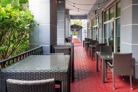 Holiday Inn Miami-Doral Area by IHG, Terrace/patio