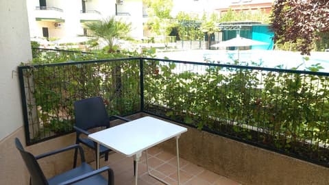 Hospedium Hotel Apartamentos Simón Verde, Terrace/patio