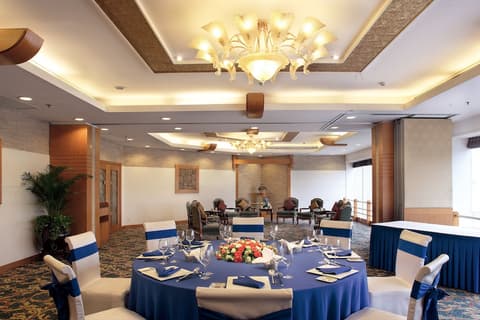 Jianguo Hotel Shanghai, Restaurant