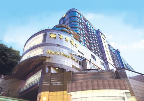 Royal Plaza Hotel, Exterior