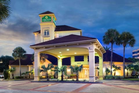 La Quinta Inn & Suites by Wyndham Jacksonville Butler Blvd, Exterior