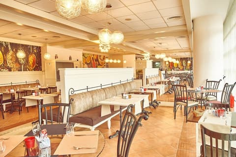 Continental Forum Bucuresti Palatul Parlamentului, Restaurant