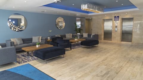 Holiday Inn Express San Juan Condado by IHG, Lobby sitting area