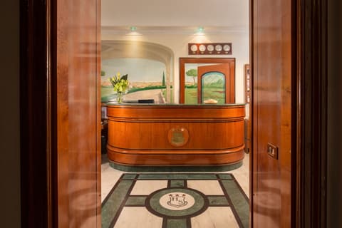 Hotel Sonya, Interior entrance