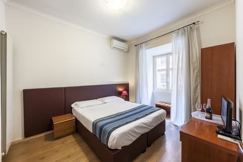 Hotel California, Room