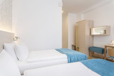 Metropol Hotel, Room