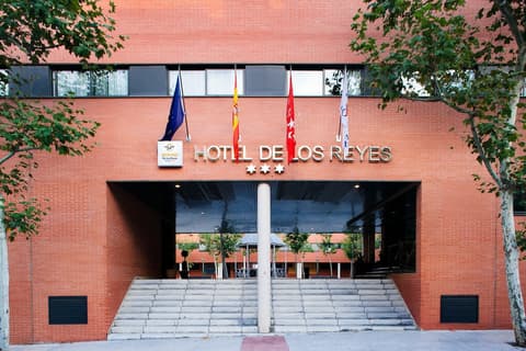 Sercotel de los Reyes, Front of property