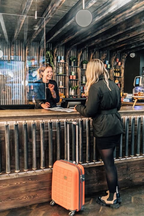 Stay Central, Reception