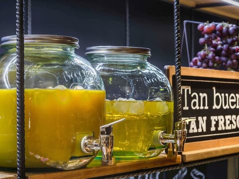 ibis Manchester Centre 96 Portland Street, Breakfast area