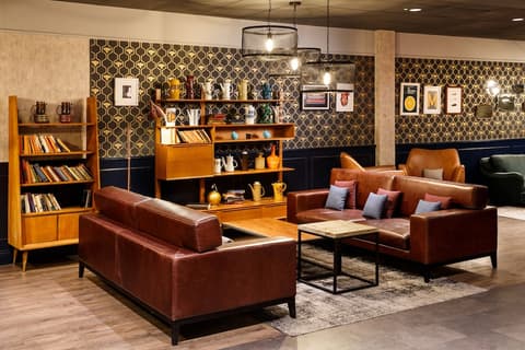 ibis Manchester Centre 96 Portland Street, Lobby sitting area