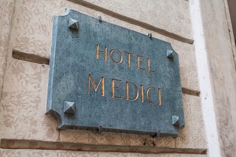 Hotel Medici, Front of property