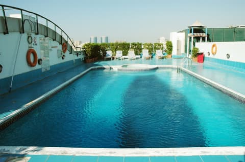 Regent Palace Hotel, Rooftop pool