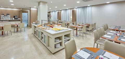 NH Valencia Las Ciencias Hotel, Breakfast area
