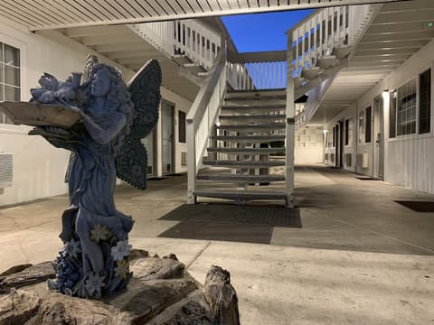 Stargazer Inn and Suites, Exterior detail