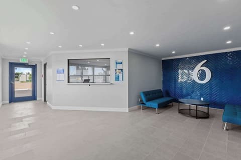 Motel 6 Brighton CO Denver Northeast, Lobby