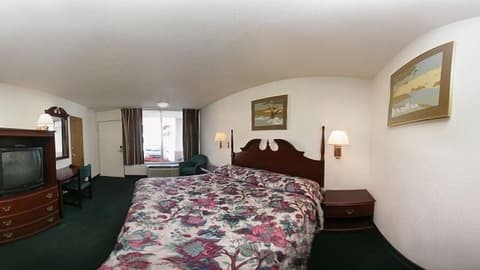 Super 8 by Wyndham Oklahoma Fairgrounds, Room