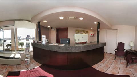 Super 8 by Wyndham Oklahoma Fairgrounds, Lobby
