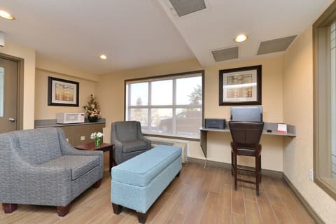 Super 8 by Wyndham Calgary/Airport, Lobby