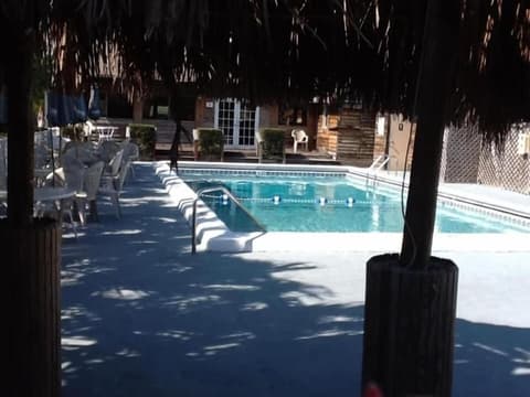 Americas Best Inn and Suites Fort Lauderdale North, Pool