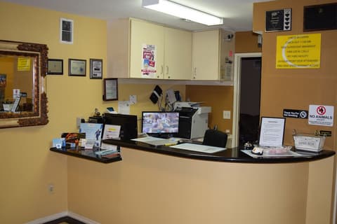 Super 8 by Wyndham Azusa, Reception