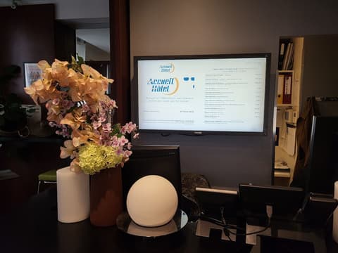 Accueil Hôtel Paris Pigalle Montmartre, Reception