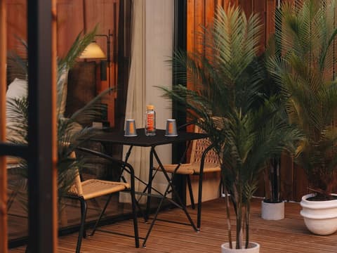 Marty Hotel Bordeaux, Tapestry Collection by Hilton, Living area