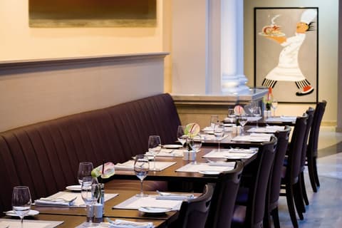 Mövenpick Hotel & Apartments Bur Dubai, Dining