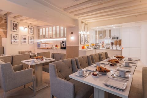 Hotel Résidence Des Arts - Saint-Germain, Breakfast buffet