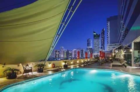 Corniche Hotel Abu Dhabi, Pool