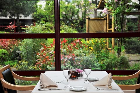 Golden Tulip De' Medici Hotel, Bar (on property)