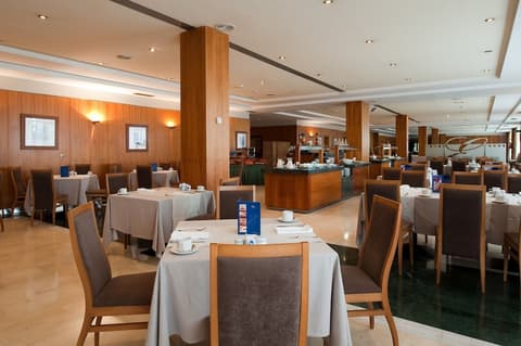 Elba Vecindario Aeropuerto Business & Convention Hotel, Dining