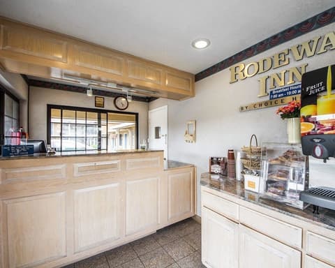 Rodeway Inn Monterey Near Fairgrounds, Lobby