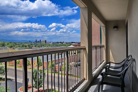 Hampton Inn & Suites Denver - Cherry Creek, Mountain view