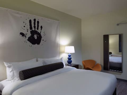 ACME Hotel Company, Room