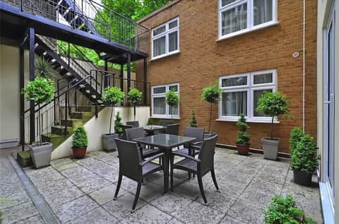 Hotel Oliver, Outdoor dining