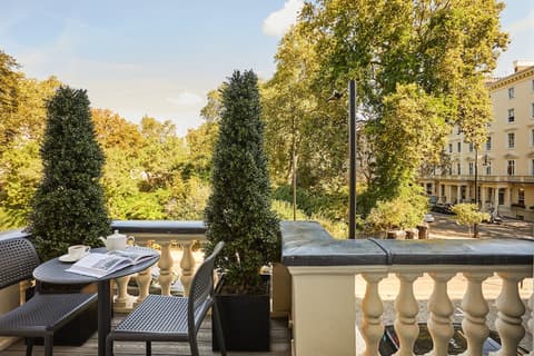 Eccleston Square Hotel, Balcony